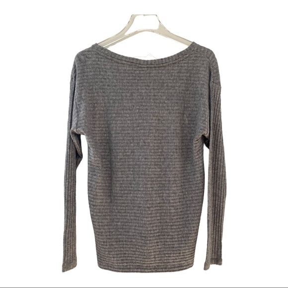 GAP Long Sleeve T-shirt - Picture 2 of 7